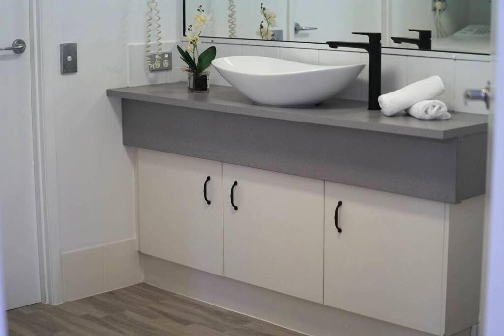 Apartment Stylish Unit, 4* Resort, Close To Noosa River